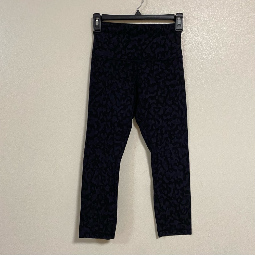 Lululemon Leggings Women’s Size 4 Black Camo Align Formation Camo crop Leggings
